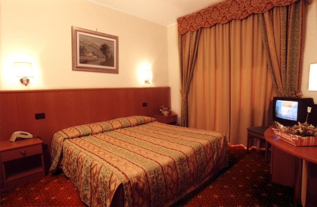 Hotel Cinzia Ristorante Christian E Manuel Vercelli Room photo