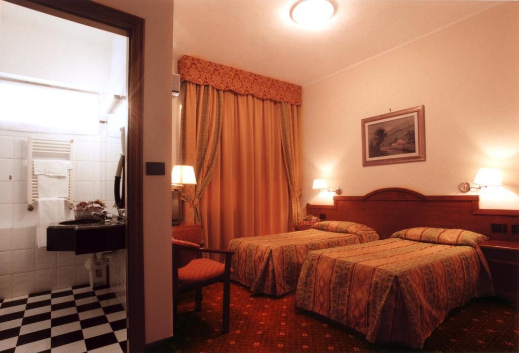 Hotel Cinzia Ristorante Christian E Manuel Vercelli Room photo