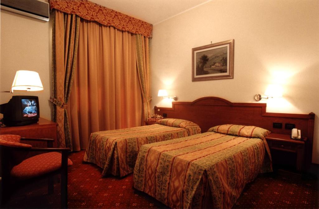 Hotel Cinzia Ristorante Christian E Manuel Vercelli Room photo